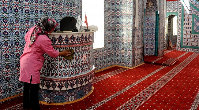 Kepez Belediyesi Camii ve Kimsesizlere Temizlik Hizmeti veriyor