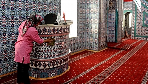 Kepez Belediyesi Camii ve Kimsesizlere Temizlik Hizmeti veriyor