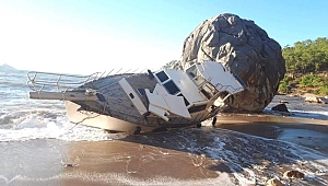 Kıyıya Vuran Tekne Yan Yattı