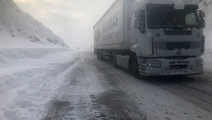 Antalya'da Buzlanma Sürücülere Zor Anlar Yaşattı
