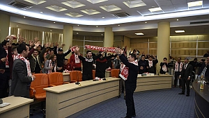 Başkan Tütüncüden Antalyaspor'lu Öğrencilere Destek