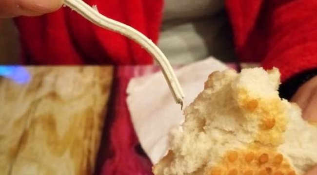 Marketten Aldığı Ekmekten 10 Santimlik Kablo Çıktı