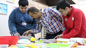 Eşref Öğretmen "Mutluluğun Resmini" Azmiyle...