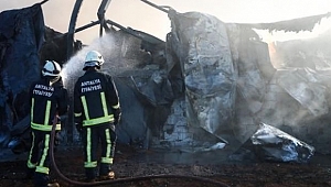 Kepez'de Plastik Fabrikasında Yangın!