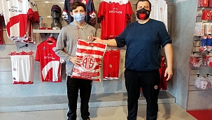 Antalyaspor'dan yüzücülere hediye