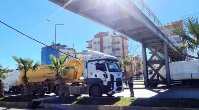 Kepez'de Hafriyat Kamyonunun Üstüne Elektrik Kablosu Düştü