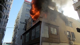 Antalya'da 3 Katlı Binada Yangın