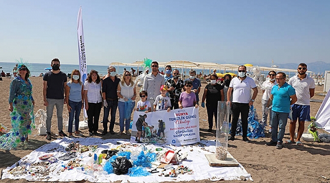 Antalya Büyükşehir Belediyesi Temizlik Gününde Kıyı Temizliği Yaptı