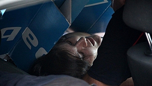 Turizm otobüsü iş yerine girdi: 3 yaralı