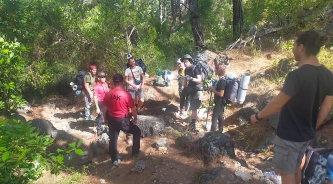 Kemer'deki Orman Yangını Nedeniyle Turistler Tahliye Edildi