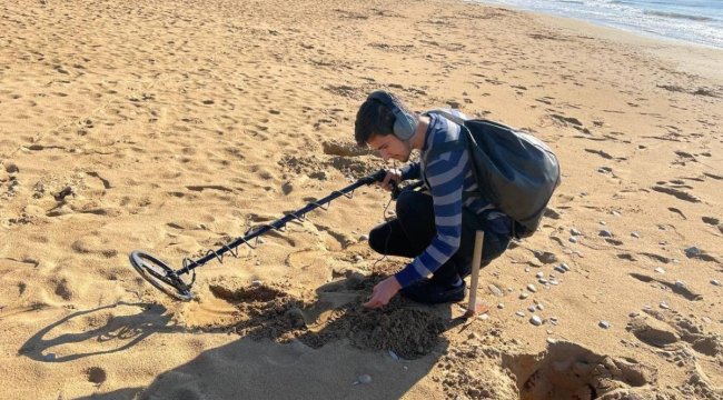 Antalya'da Define Avcıları Sahili Köstebek Yuvalarına Dönüştürdü!