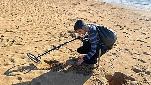 Antalya'da Define Avcıları Sahili Köstebek Yuvalarına Dönüştürdü!