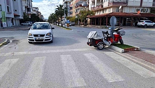 Hızını Alamayan Otomobil Engelli Motosikletine Çarptı