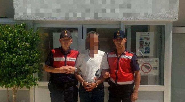 Antalya'da jandarma aranan hükümlüyü baba evinde yakaladı