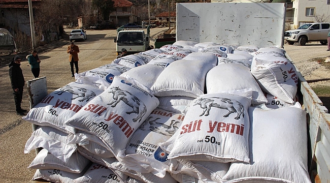 Antalya Büyükşehir Belediyesi süt yemi desteğini sürdüyor