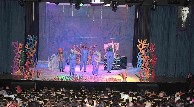 Konyaaltı Belediyesi'nden Çocuklara: 'Hamsi Balığı ve Sihirli Çiçek' Tiyatro Gösterimi
