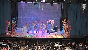 Konyaaltı Belediyesi'nden Çocuklara: 'Hamsi Balığı ve Sihirli Çiçek' Tiyatro Gösterimi