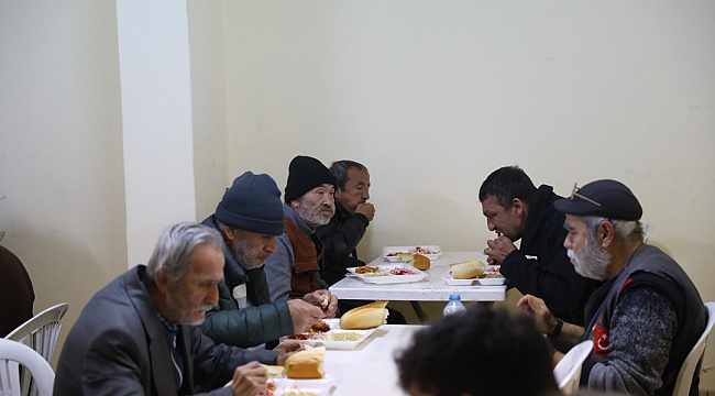 Antalya'da Belediye, Soğukta Evsizlere Barınma Sağlıyor