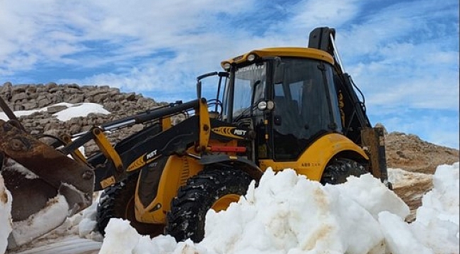 Antalya'da Göktepe Yaylası'nda Kar Temizleme Çalışmaları Başladı