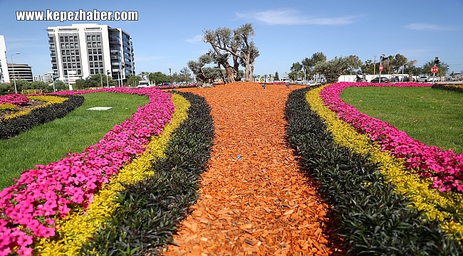 Antalya'da 2 Milyon Yazlık Çiçek Kenti Süsleyecek