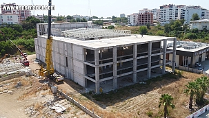 Serik'te Kongre Merkezi İnşaatı Sürüyor