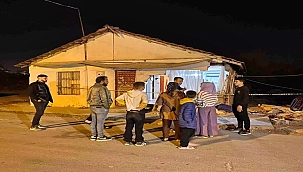 Antalya'da Araç Evine Çarptı: 2 Yaralı, Bebek Yaralı