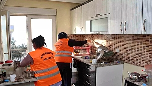 Kepez Belediyesi'nden Yalnız Yaşayan Vatandaşa Destek