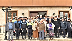 Yaşlılara Saygı Haftası'nda Kepez Huzurevine Anlamlı Ziyaret