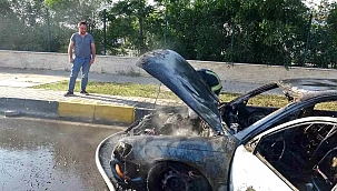 Antalya'da Otomobil Alev Alev Yandı: Sürücü Gözleri Önünde Aracını Kaybetti