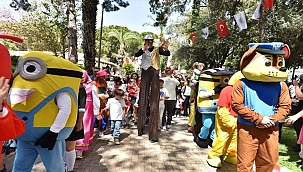 Kepez'de 23 Nisan Coşkusu Dokuma Park'ta Şenliklerle Taçlandı