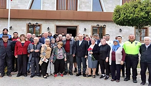  Kepez Huzurevi'nde Bayram Buluşması