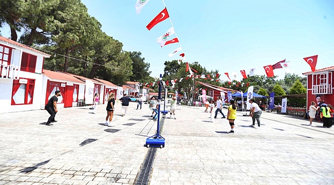 Anne-Çocuk Voleybol Festivali Kepez'de Coşkuyla Kutlandı