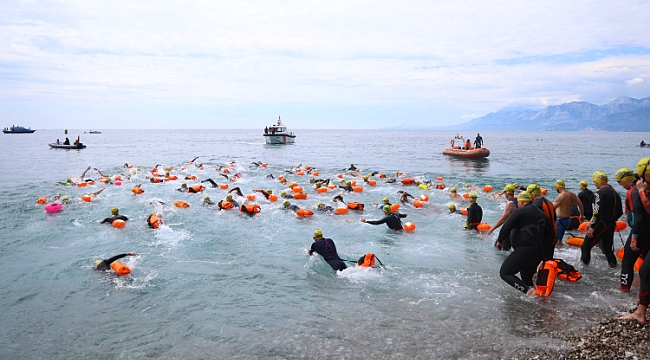 Antalya'da X-WATERS Açık Su Yarışı Nefes Kesti