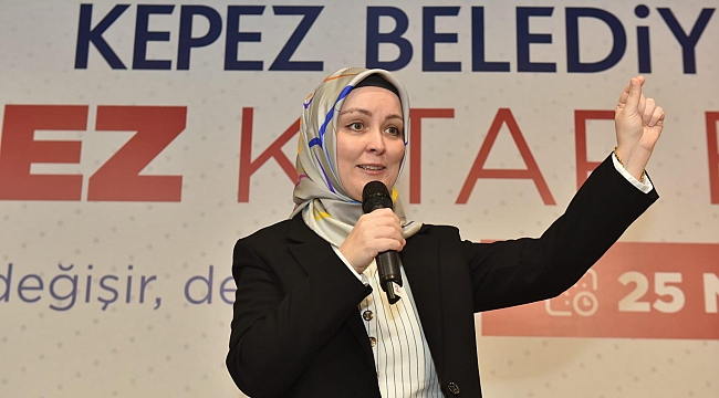Hatice Kübra Tongar Kepez Kitap Fuarı'nda Aileyi Anlattı