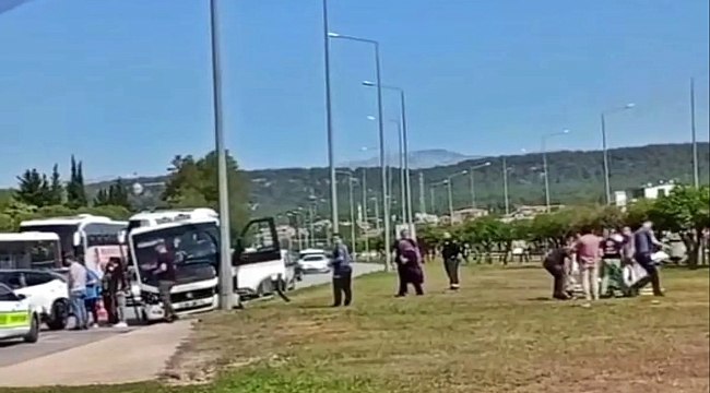Antalya'da freni patlayan minibüs kazaya neden oldu