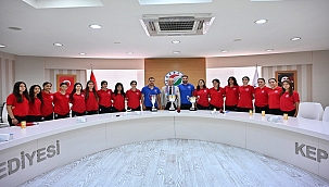 Kepez'in Hentbol Yıldızları Başkan Kocagöz'le Buluştu