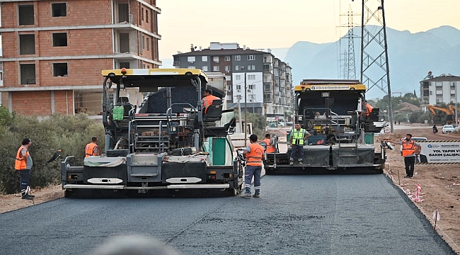 Antalya'da Büyükşehir ve Kepez işbirliğiyle asfalt atağı