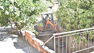 Kepez Belediyesi'nden Fatih Mahallesi'nde dere temizliği