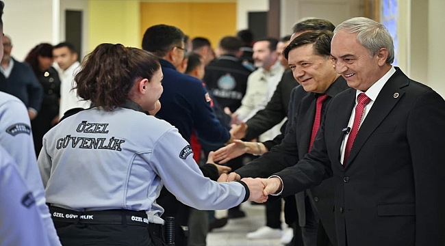 Kepez'de bayram coşkusu personelle paylaşıldı