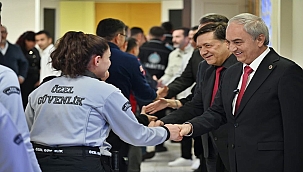 Kepez'de bayram coşkusu personelle paylaşıldı