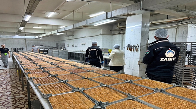 Kepez'de bayram öncesi tatlıcılara sıkı denetim