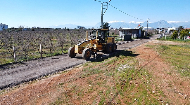 Kepez'de bozulan yol yenilendi, ulaşım rahatladı