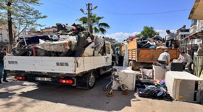 Aynı evden 3 operasyonda 20 kamyon çöp çıktı