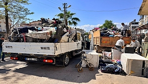 Aynı evden 3 operasyonda 20 kamyon çöp çıktı