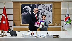 Kepez’de 23 Nisan’da koltuk 10 yaşındaki Ömer’in