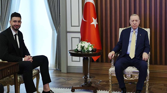 Erdoğan, Milli Basketbolcu Alperen Şengün'ü Kabul Etti